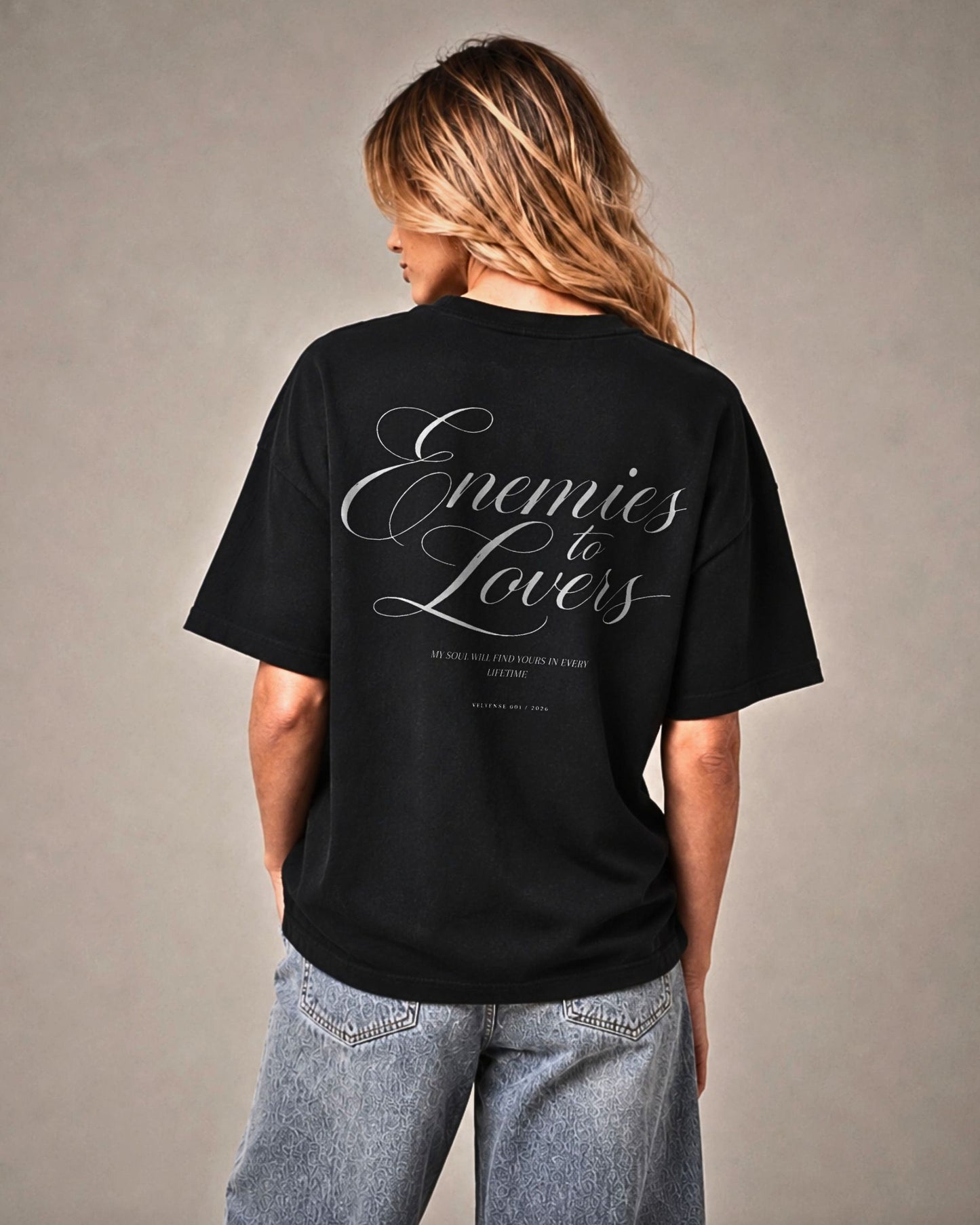 ENEMIES TO LOVERS - OVERSIZED T-SHIRT