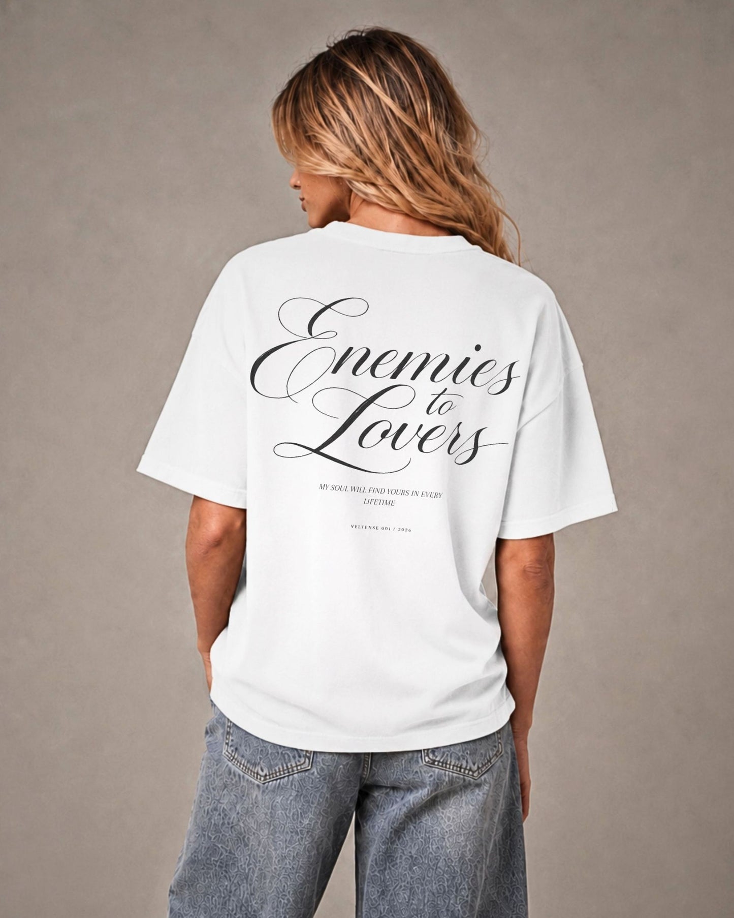 ENEMIES TO LOVERS - OVERSIZED T-SHIRT